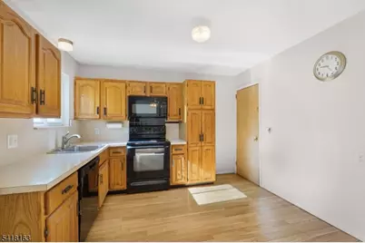 18 Kendall Dr, Ringwood, NJ 07456 - Photo 5