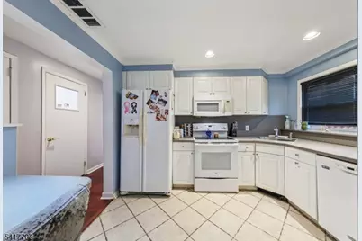 2 Caryn Pl, Fairfield, NJ 07004 - Photo 21