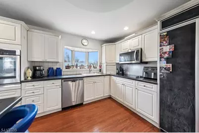 2 Caryn Pl, Fairfield, NJ 07004 - Photo 3