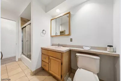 2 Caryn Pl, Fairfield, NJ 07004 - Photo 13