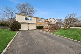 2 Caryn Pl, Fairfield, NJ 07004 - Photo 35