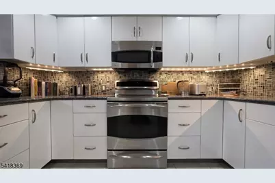 10081 Shearwater Ct #81, Jersey City, NJ 07305 - Photo 7