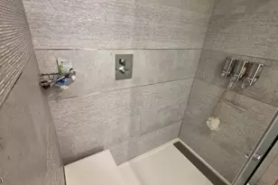 10081 Shearwater Ct, Jersey City, NJ 07305 - Photo 19