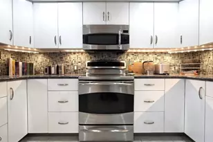 10081 Shearwater Ct, Jersey City, NJ 07305 - Photo 3