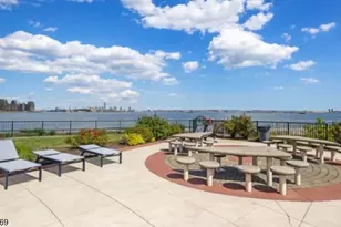 10081 Shearwater Ct, Jersey City, NJ 07305 - Photo 29