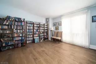 10081 Shearwater Ct, Jersey City, NJ 07305 - Photo 21