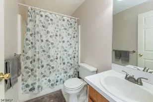 127 Falcon Ridge Way N, Hamburg, NJ 07419 - Photo 3