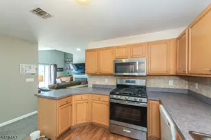 127 Falcon Ridge Way N, Hamburg, NJ 07419 - Photo 7