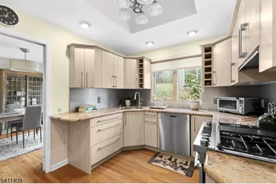 1060 Sunny Slope Dr, Mountainside, NJ 07092 - Photo 7