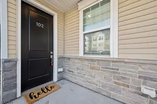 102 Iris Ct, Warren Township, NJ 07059 - Photo 5