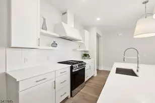 102 Iris Ct, Warren Township, NJ 07059 - Photo 13