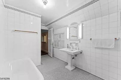 238 Elmwynd Dr, City Of Orange Twp., NJ 07050 - Photo 23