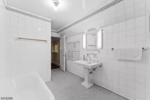 238 Elmwynd Dr, City Of Orange Twp., NJ 07050 - Photo 23