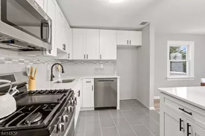 77 Chestnut Dr, Wayne, NJ 07470 - Photo 9