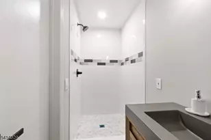 77 Chestnut Dr, Wayne, NJ 07470 - Photo 21