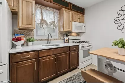 13 Central Ave, Pompton Lakes, NJ 07442 - Photo 5