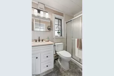 13 Central Ave, Pompton Lakes, NJ 07442 - Photo 15