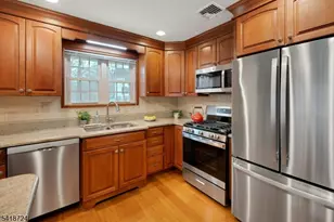 30 Coachlight Dr, Chatham Township, NJ 07928 - Photo 9