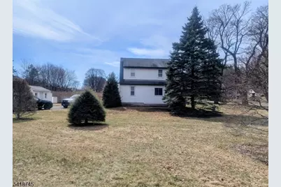 70 N Hillside Ave, Roxbury Township, NJ 07847 - Photo 5