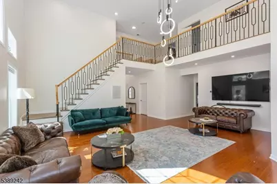 24 Bluffs Ct, Hamburg, NJ 07419 - Photo 3