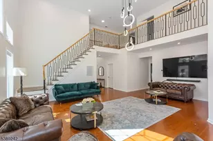 24 Bluffs Ct, Hamburg, NJ 07419 - Photo 3