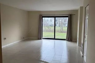 246 Hampshire Ct, Piscataway Township, NJ 08854 - Photo 3