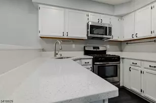 203 Concord Pl, North Brunswick Township, NJ 08902 - Photo 3