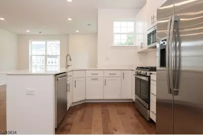 71 Veterans Way, Morris Plains, NJ 07950 - Photo 5