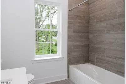 71 Veterans Way, Morris Plains, NJ 07950 - Photo 21