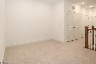 71 Veterans Way, Morris Plains, NJ 07950 - Photo 11