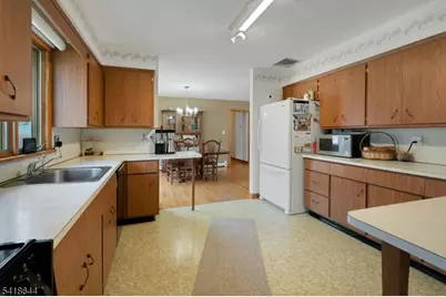 48 Gordon Rd, Roxbury Township, NJ 07885 - Photo 9