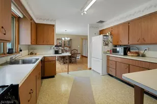 48 Gordon Rd, Roxbury Township, NJ 07885 - Photo 9