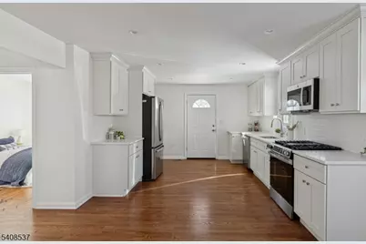 2210 Stecher Ave, Union Township, NJ 07083 - Photo 5