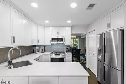 27 Cobblestone Ter, Montville Township, NJ 07045 - Photo 7