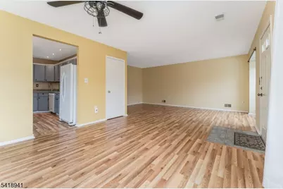 382 Hadleigh Ln, North Brunswick Township, NJ 08902 - Photo 9