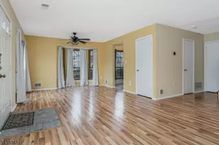 382 Hadleigh Ln, North Brunswick Township, NJ 08902 - Photo 7