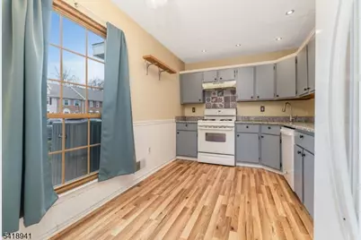 382 Hadleigh Ln, North Brunswick Township, NJ 08902 - Photo 11