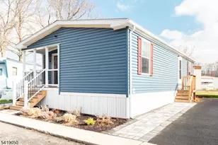 4 Oakdale Village Dr, South Brunswick Township, NJ 08902 - Photo 3