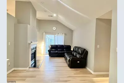 125 Marsillo Ct, Bridgewater, NJ 08807 - Photo 3