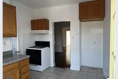 1254 Paterson Plank Rd #2B, Secaucus, NJ 07094 - Photo 5