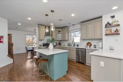 10 Tulip Ct, Kenilworth, NJ 07033 - Photo 9