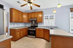 19 Witherspoon Way, Franklin Township, NJ 08873 - Photo 5