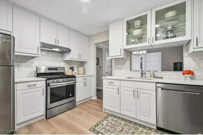 18F Manchester Ct #F, Chatham Township, NJ 07928 - Photo 3