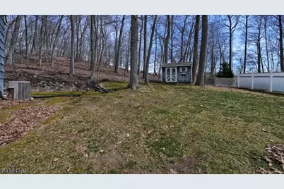 96 Lions Head Dr, Wayne, NJ 07470 - Photo 23