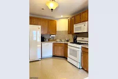 39 Rozalyn Ln, Old Bridge Township, NJ 08879 - Photo 5