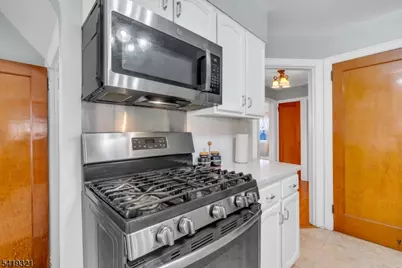 154 Watchung Dr, Hawthorne, NJ 07506 - Photo 9