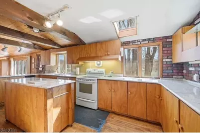 27 Plaza Dr, Hampton Township, NJ 07860 - Photo 9