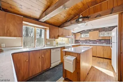 27 Plaza Dr, Hampton Township, NJ 07860 - Photo 11