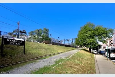 198 Glenwood Ave, Bloomfield, NJ 07003 - Photo 15
