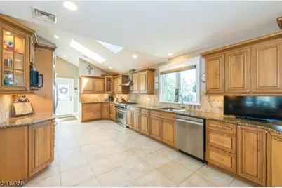 19 Caryn Place, Fairfield, NJ 07004 - Photo 11